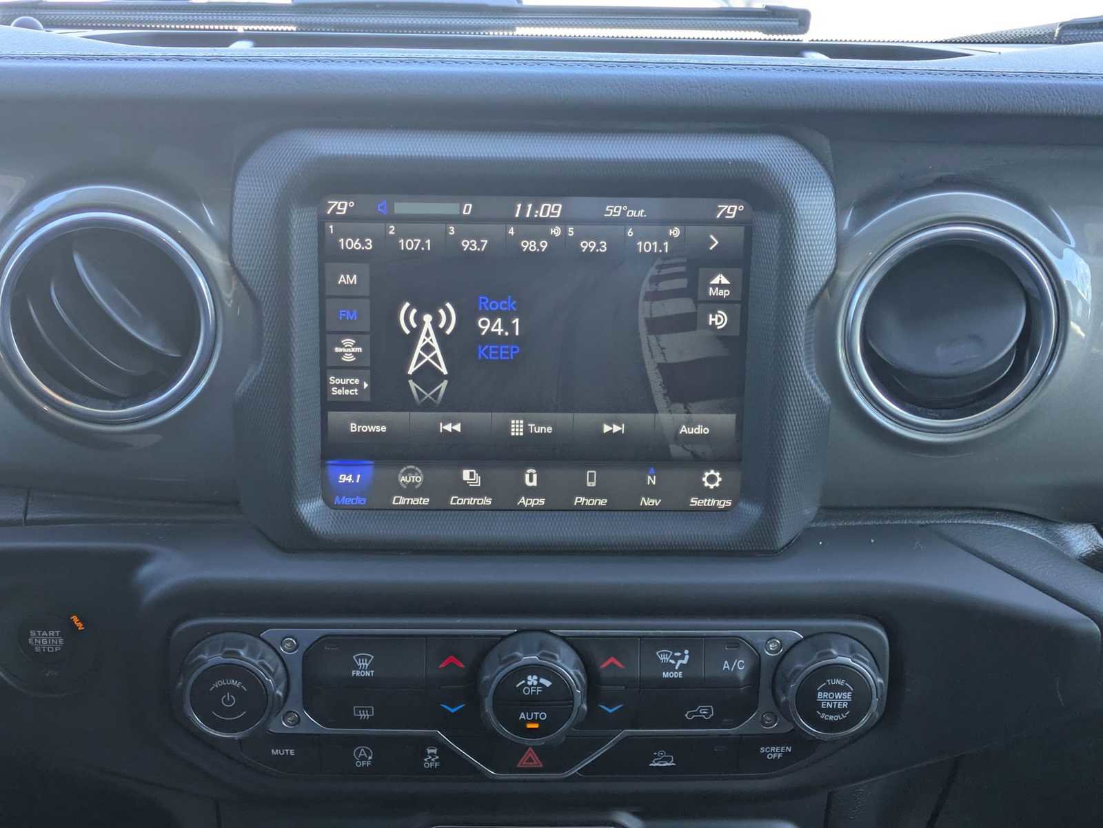 Used 2023 Jeep Wrangler Unlimited Sahara AWD/4WD image 27