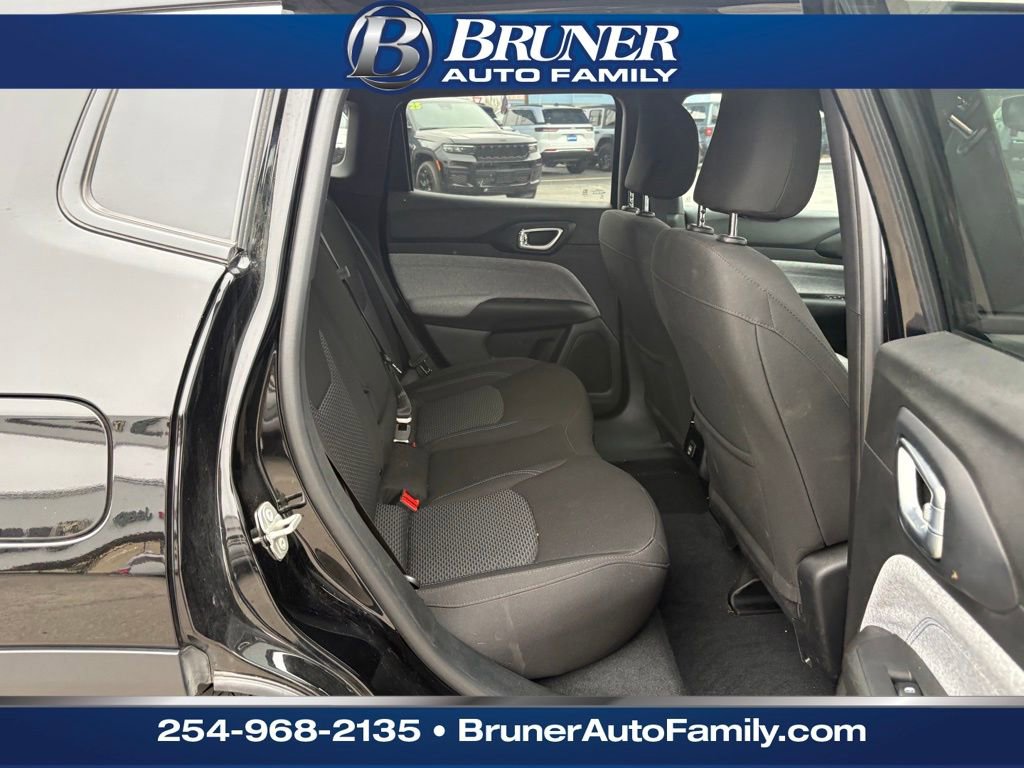 Used 2024 Jeep Compass Sport image 17