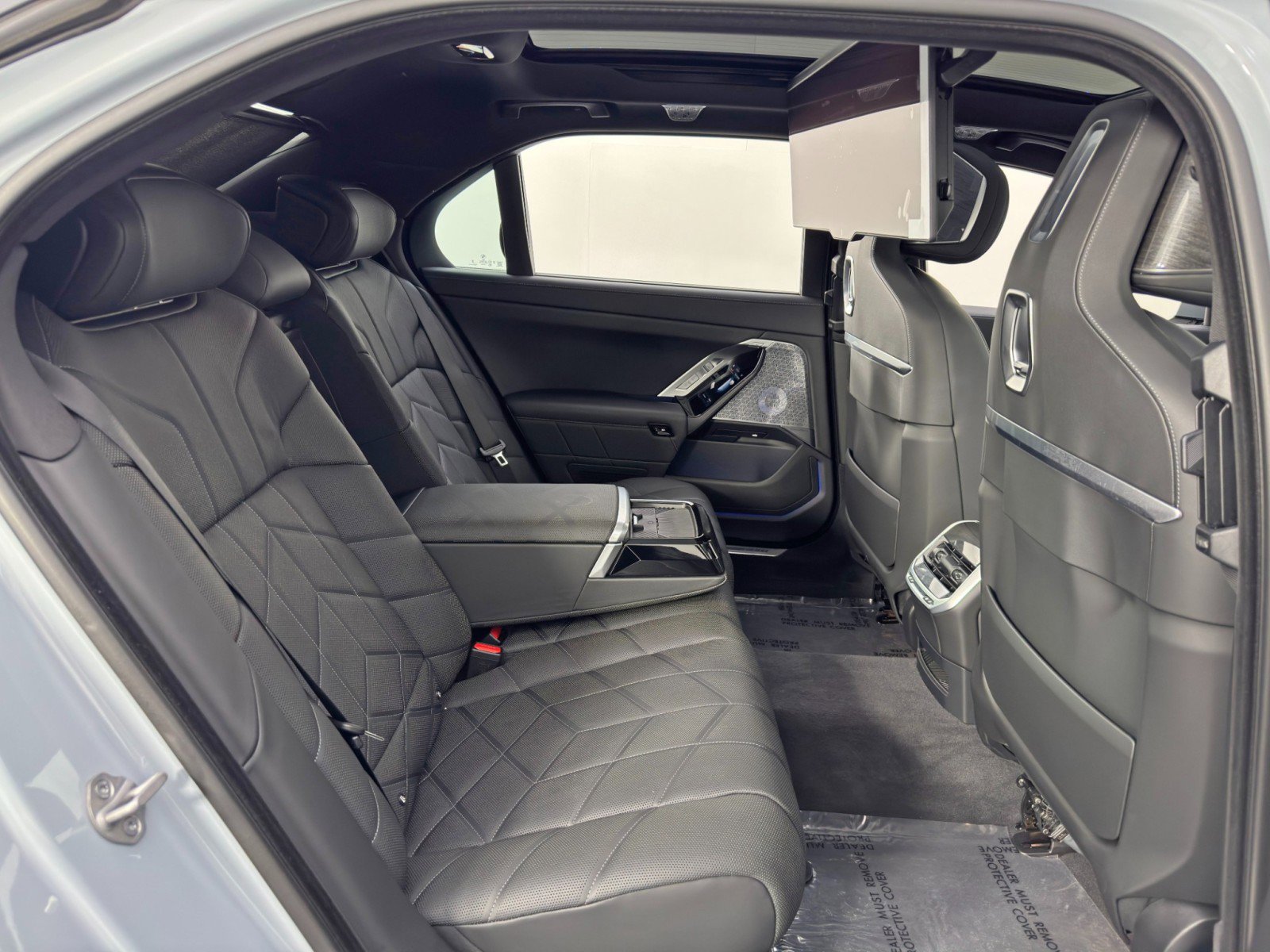 Used 2023 BMW i7 xDrive60 w/ Executive Package 2 image 55