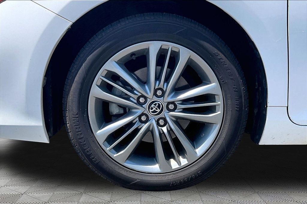 Used 2015 Toyota Camry SE FWD image 21