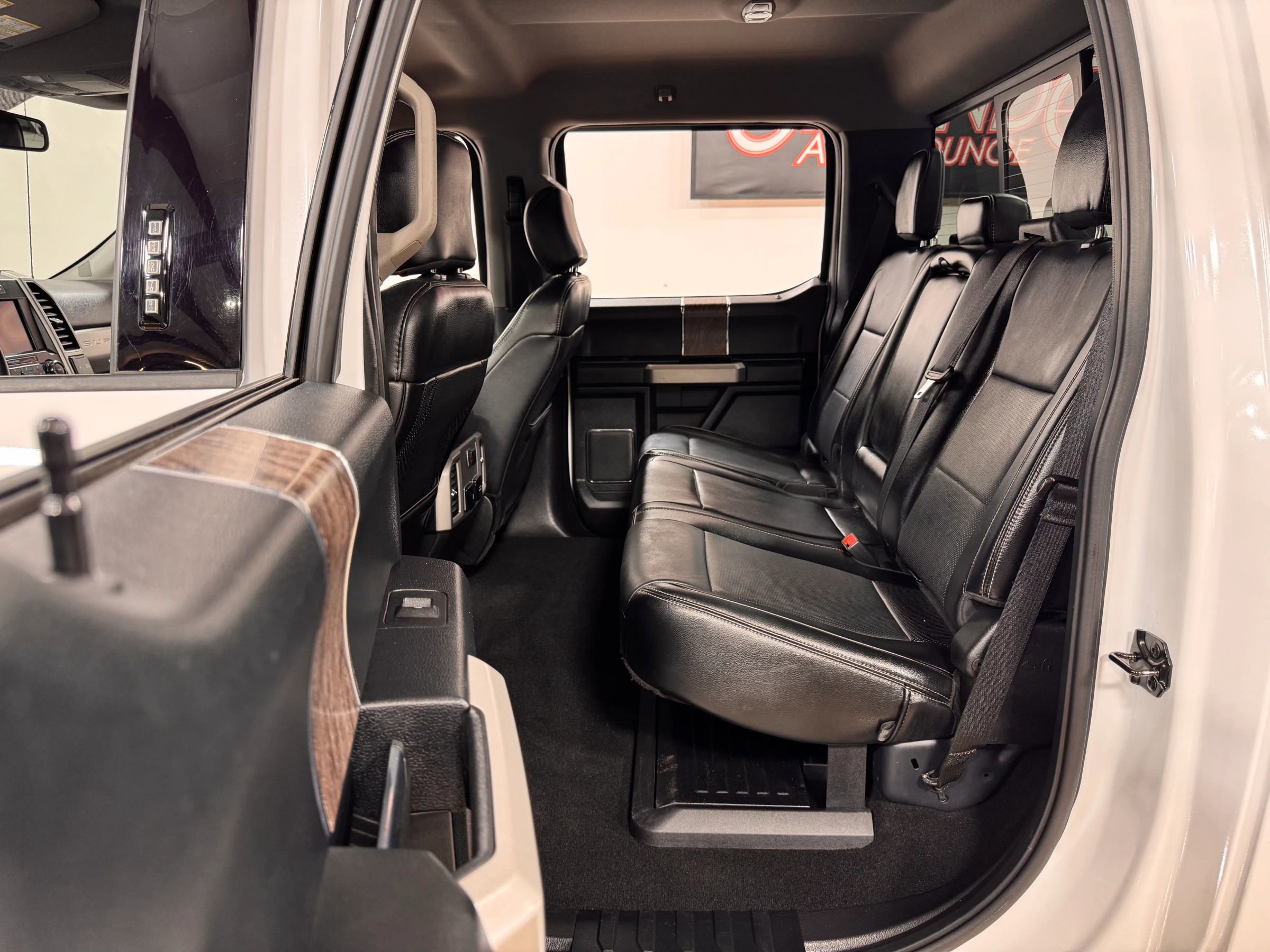 Used 2019 Ford F250 Lariat w/ Lariat Value Package AWD/4WD image 17