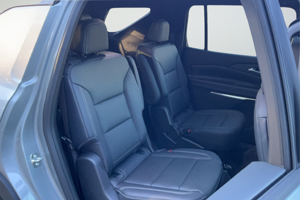 New 2027 Chevrolet Traverse LT w/ LPO, Floor Liner Package FWD image 19