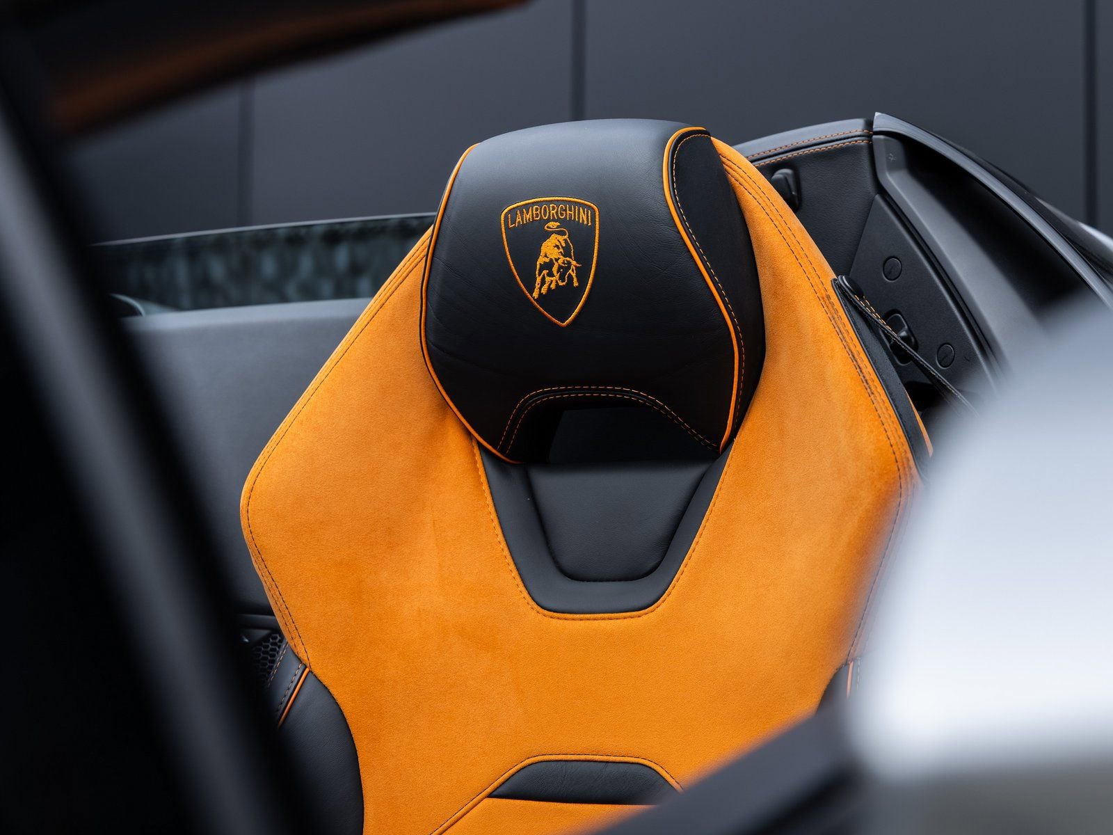 Used 2023 Lamborghini Huracan EVO image 25