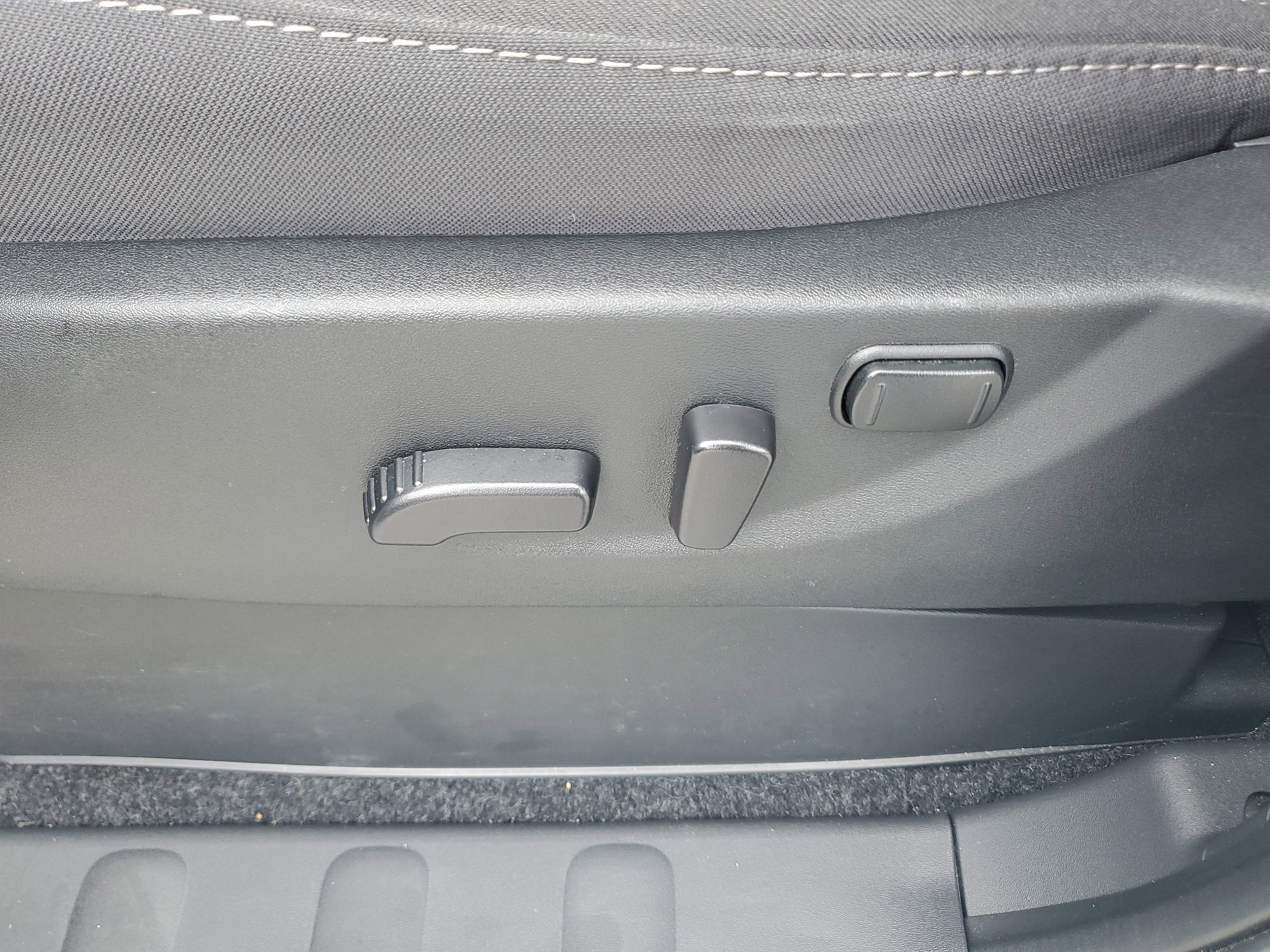 Certified 2025 Nissan Frontier SV image 12