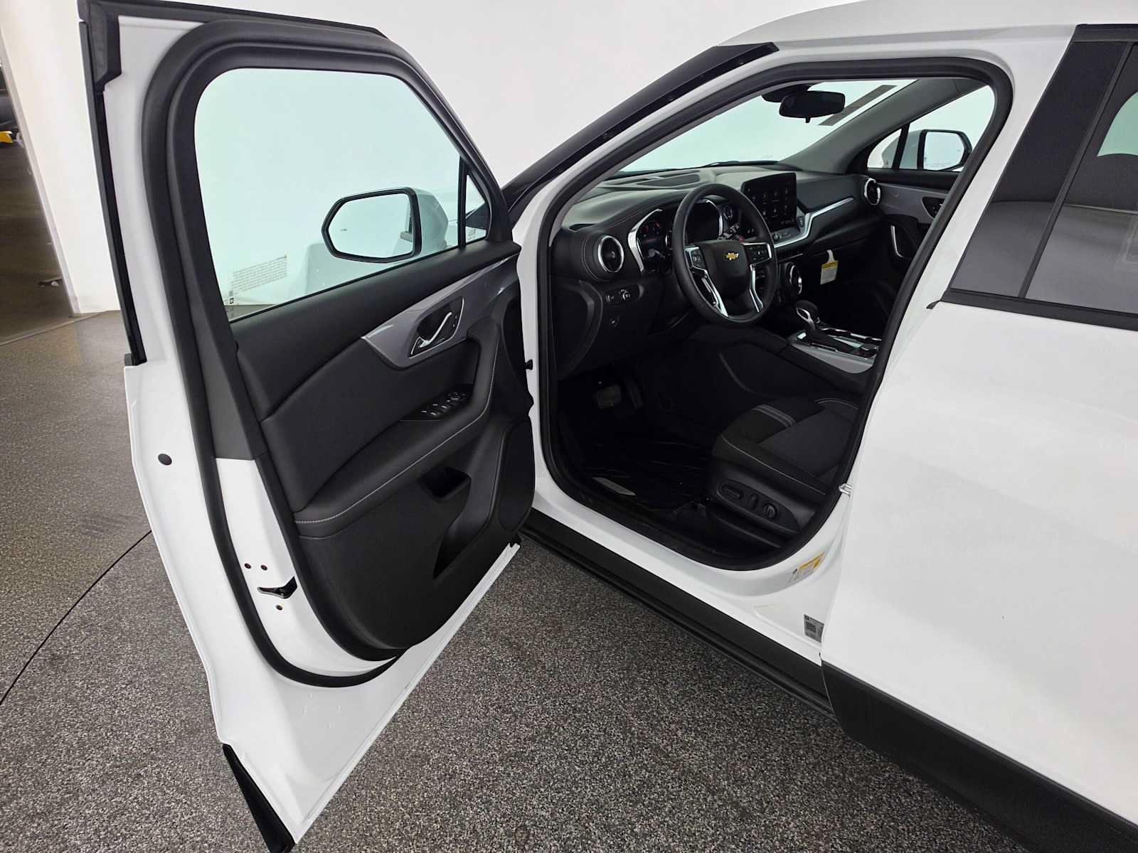 New 2026 Chevrolet Blazer LT w/ LPO, Floor Liner Package FWD image 19