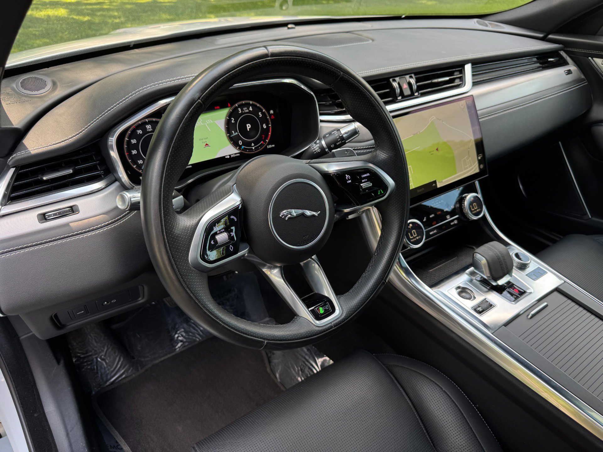 Used 2021 Jaguar XF R-Dynamic SE image 19