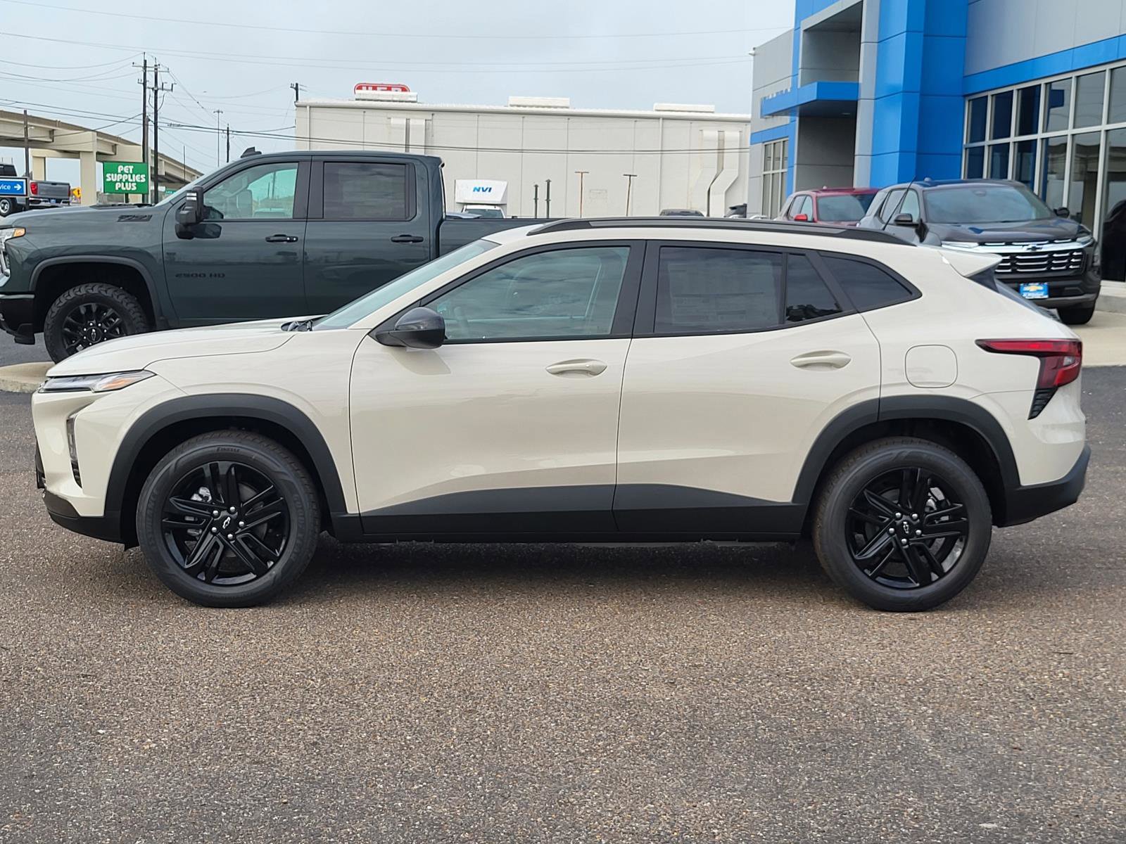 New 2026 Chevrolet Trax ACTIV image 2