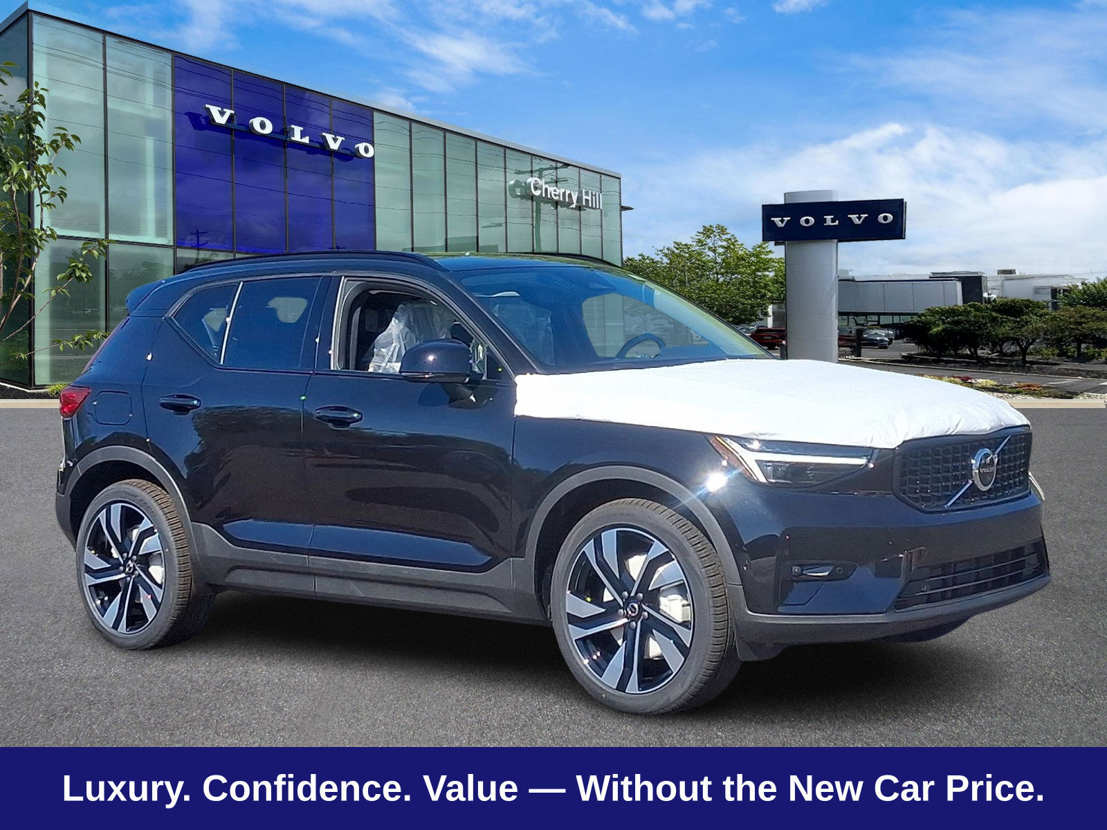 New 2026 Volvo XC40 B5 Ultra w/ Protection Package Premier