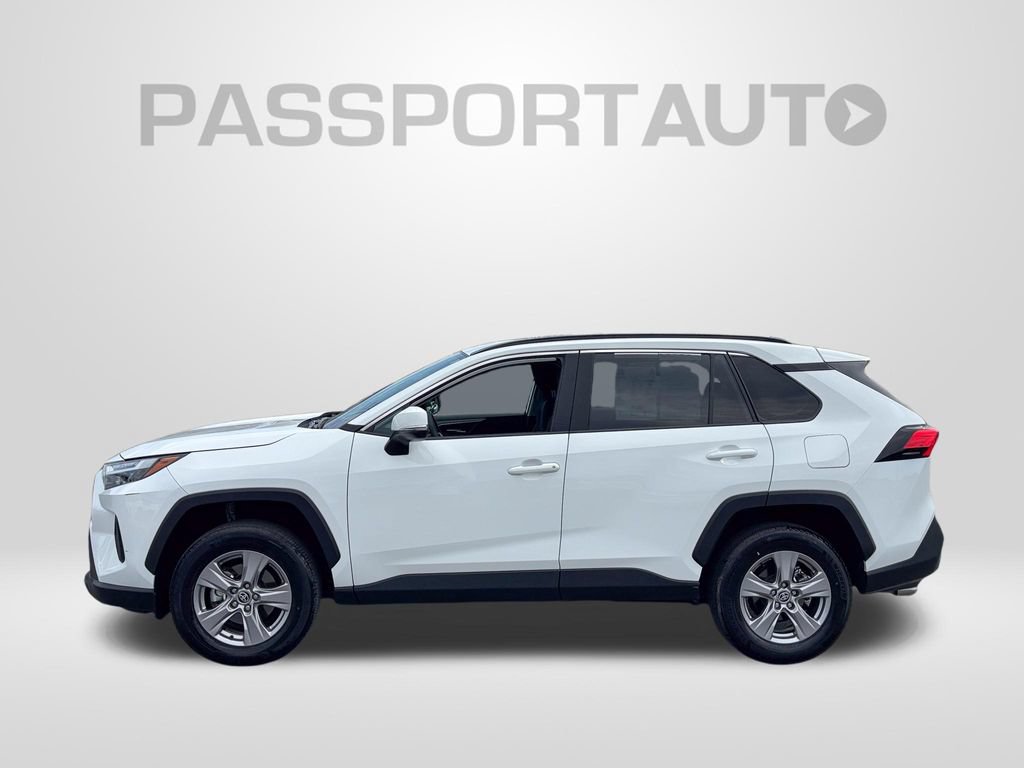 Used 2025 Toyota RAV4 XLE AWD/4WD image 2