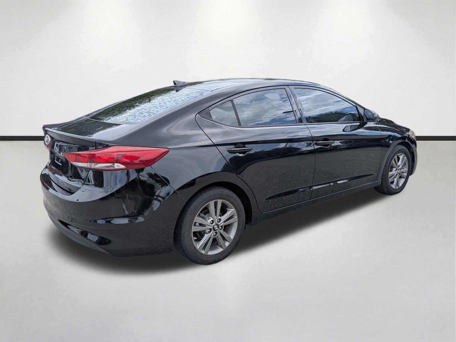 Used 2018 Hyundai Elantra Value Edition FWD image 4