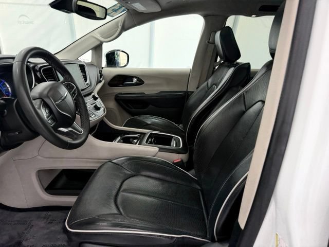 Used 2023 Chrysler Pacifica Limited FWD image 12