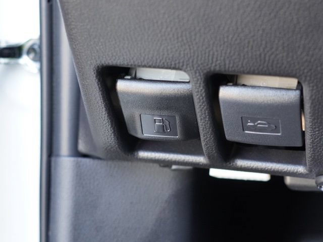 Used 2025 Toyota RAV4 XLE Premium w/ Weather Package FWD image 21