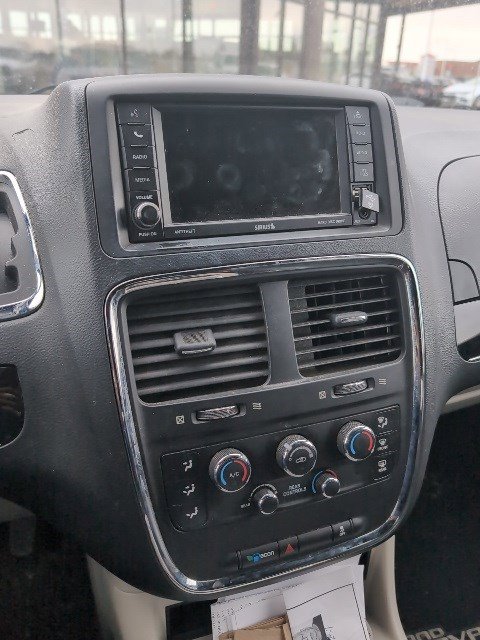 Used 2017 Dodge Grand Caravan SXT image 17