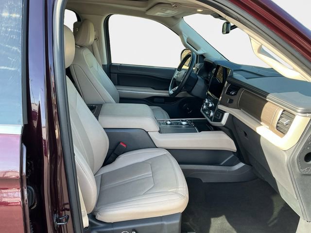 Used 2024 Ford Expedition Limited image 17