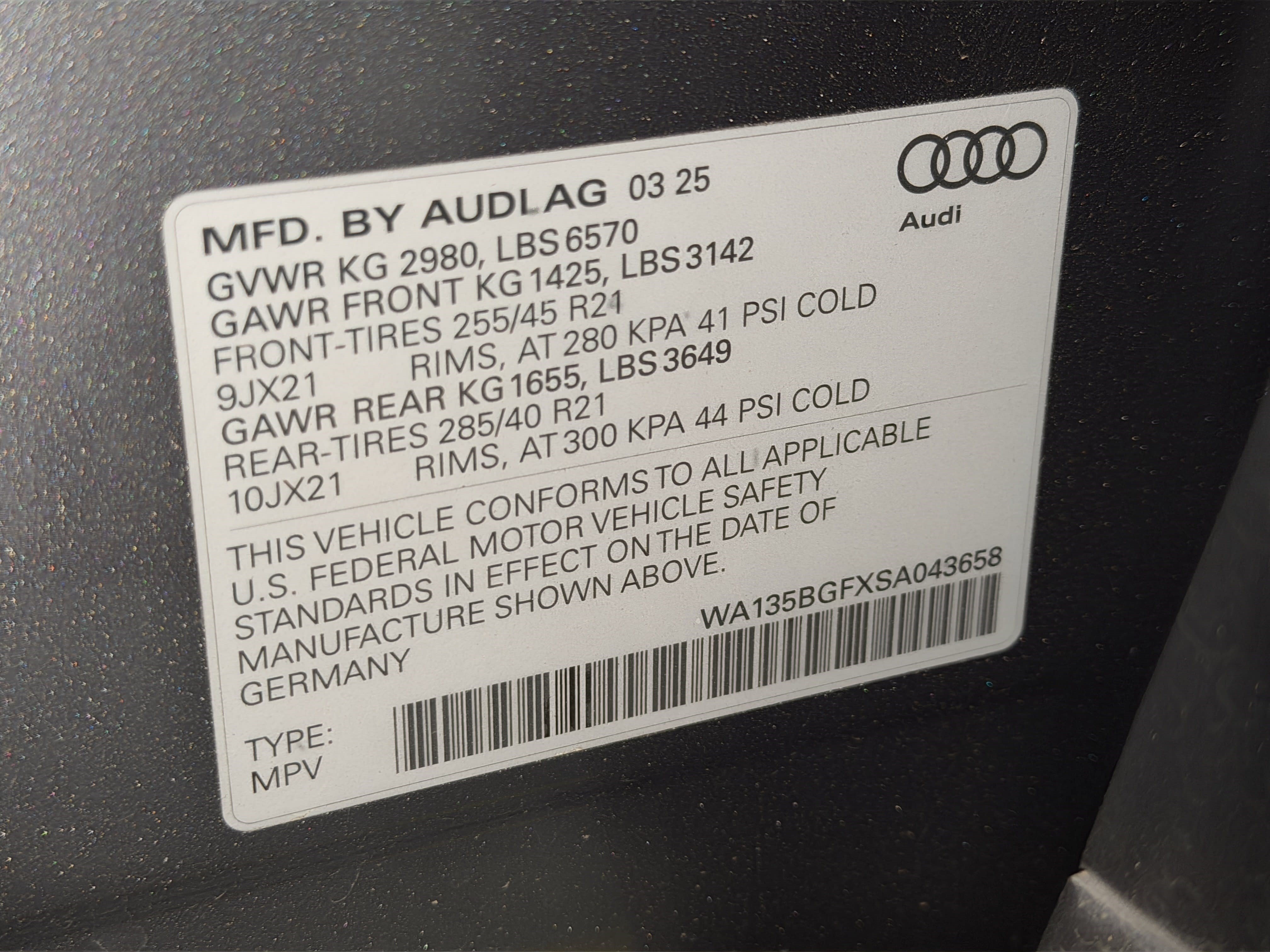 Certified 2025 Audi SQ6 e-tron Prestige w/ 21" Wheel Package AWD/4WD image 27