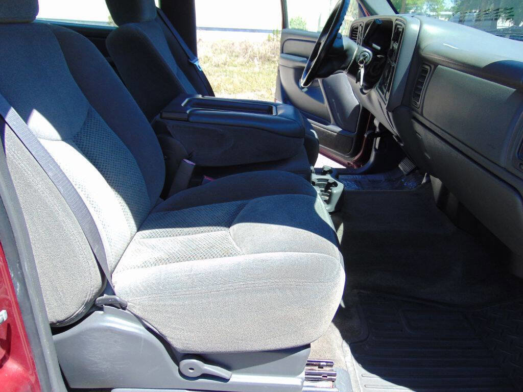 Used 2005 Chevrolet Silverado 1500 LS w/ Light Duty Power Package AWD/4WD image 17