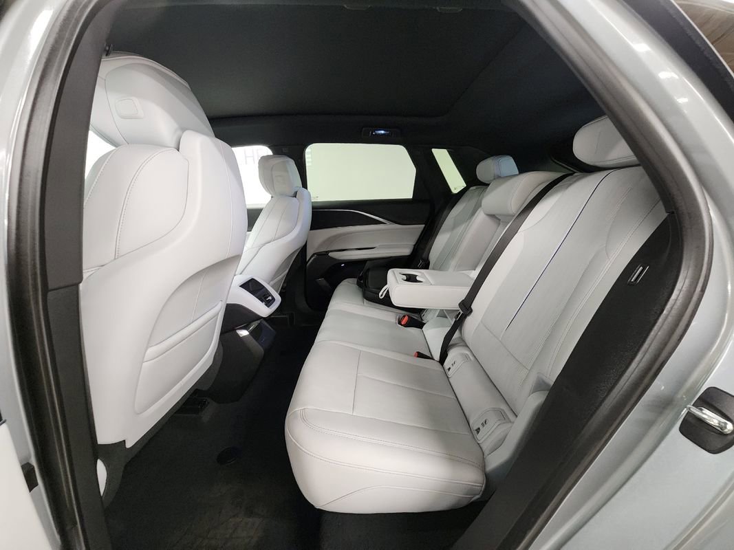 Used 2024 Cadillac Lyriq Sport image 13