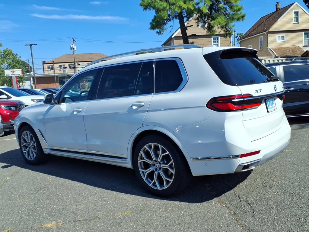 Used 2025 BMW X7 xDrive40i AWD/4WD image 4
