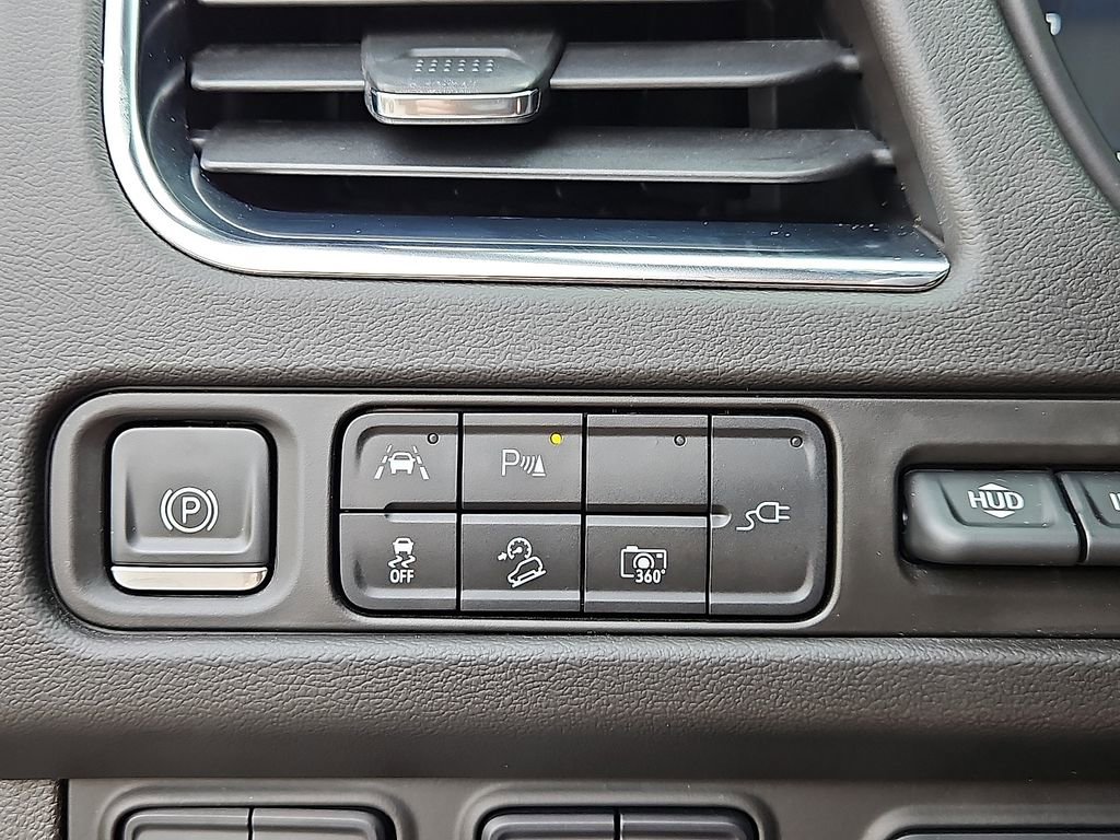 Used 2022 Chevrolet Tahoe High Country w/ Premium Package image 27