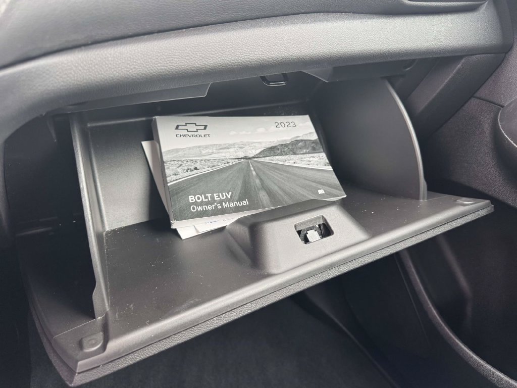 Used 2023 Chevrolet Bolt EUV LT w/ Convenience Package FWD image 31