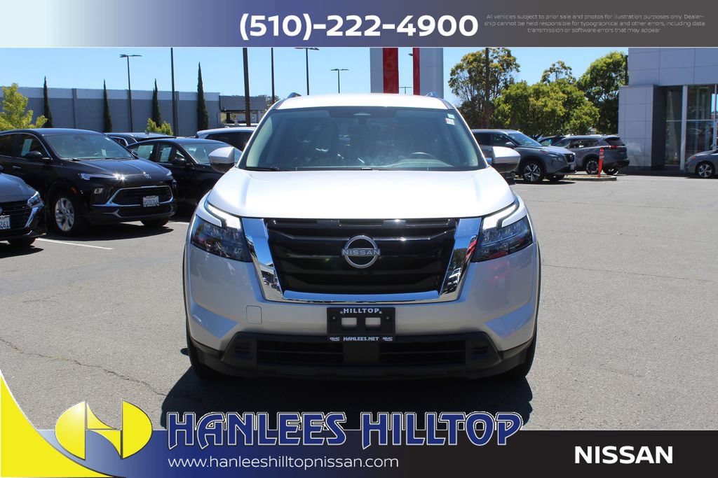 Used 2025 Nissan Pathfinder SV FWD image 4