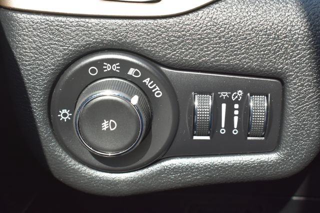 Used 2017 Jeep Cherokee Limited AWD/4WD image 19
