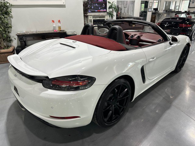 Used 2017 Porsche 718 Boxster RWD image 13