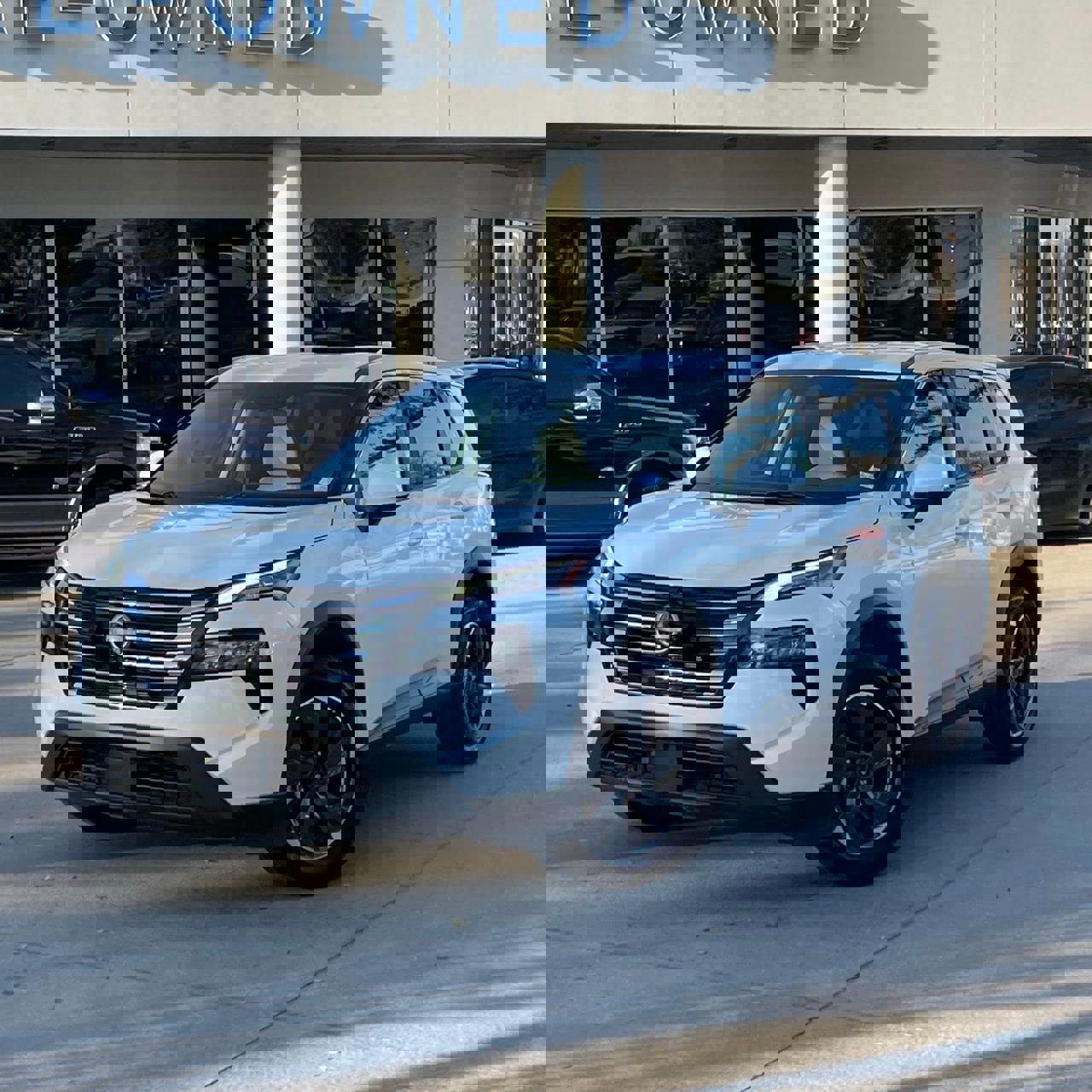 Used 2025 Nissan Rogue SV image 9