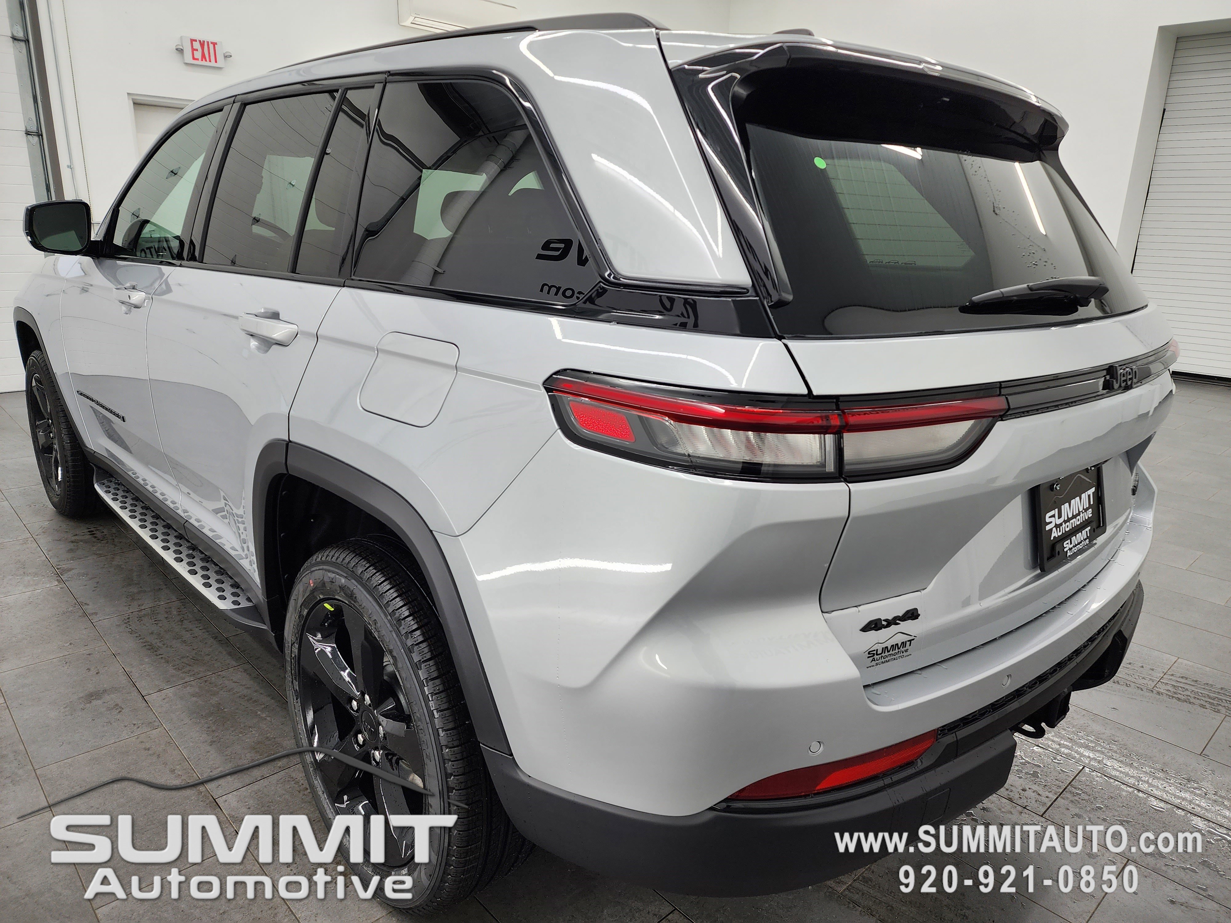 New 2025 Jeep Grand Cherokee Limited w/ Black Appearance Package image 6