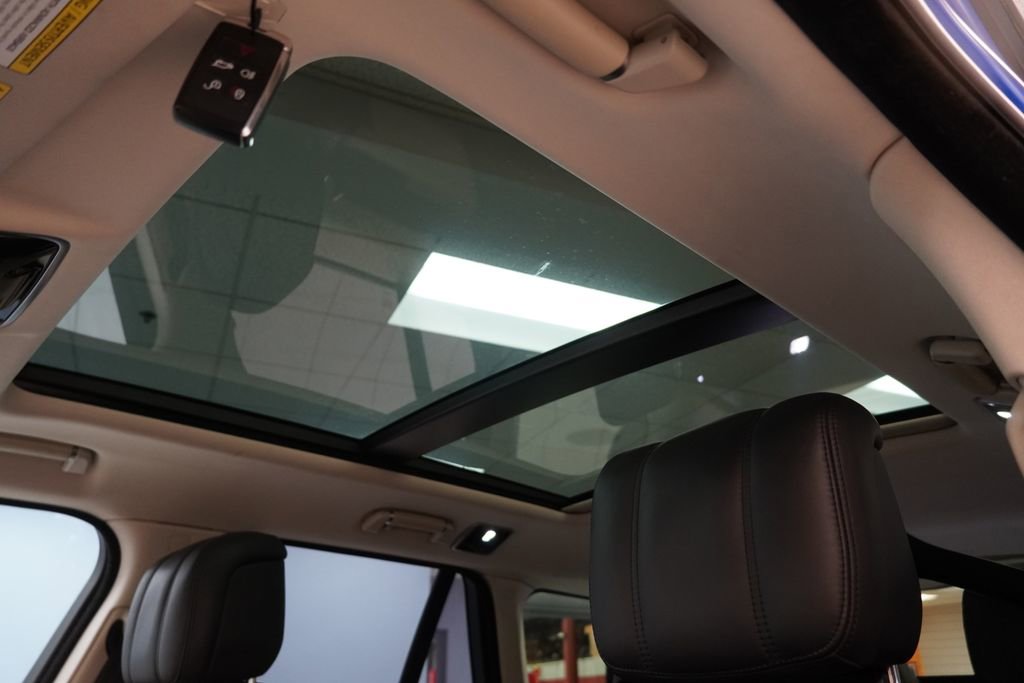 Used 2019 Land Rover Range Rover Supercharged AWD/4WD image 4