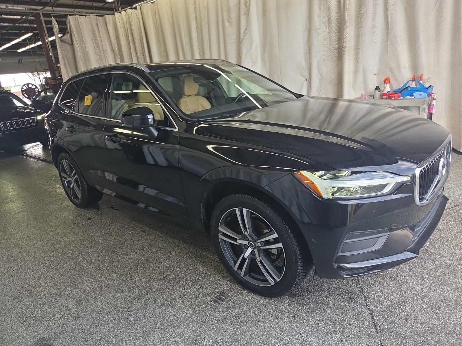 Used 2019 Volvo XC60 T5 Momentum w/ Premium Package image 8