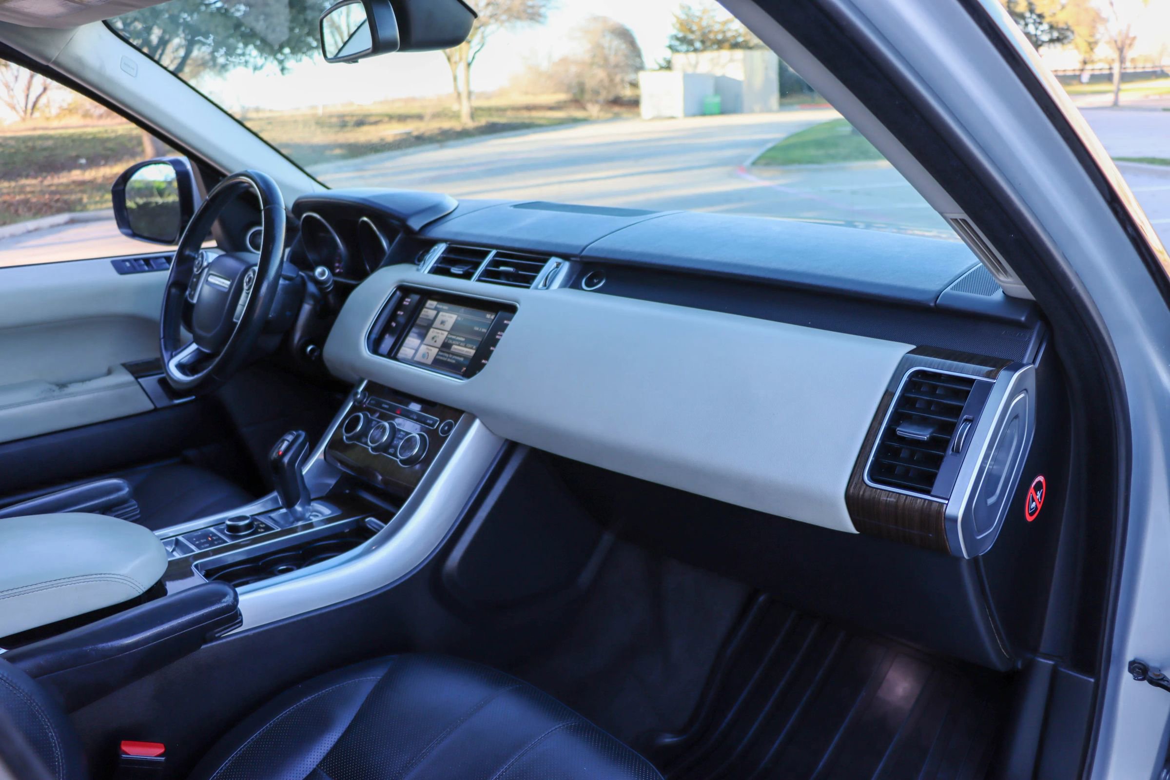 Used 2014 Land Rover Range Rover Sport HSE image 30