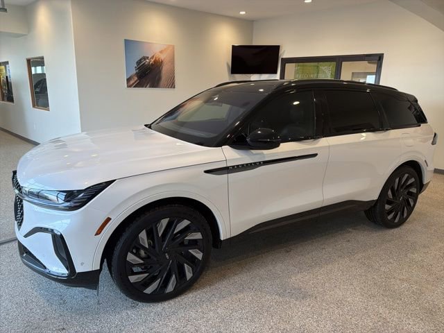 Used 2024 Lincoln Nautilus Reserve w/ Equipment Group 202A image 3