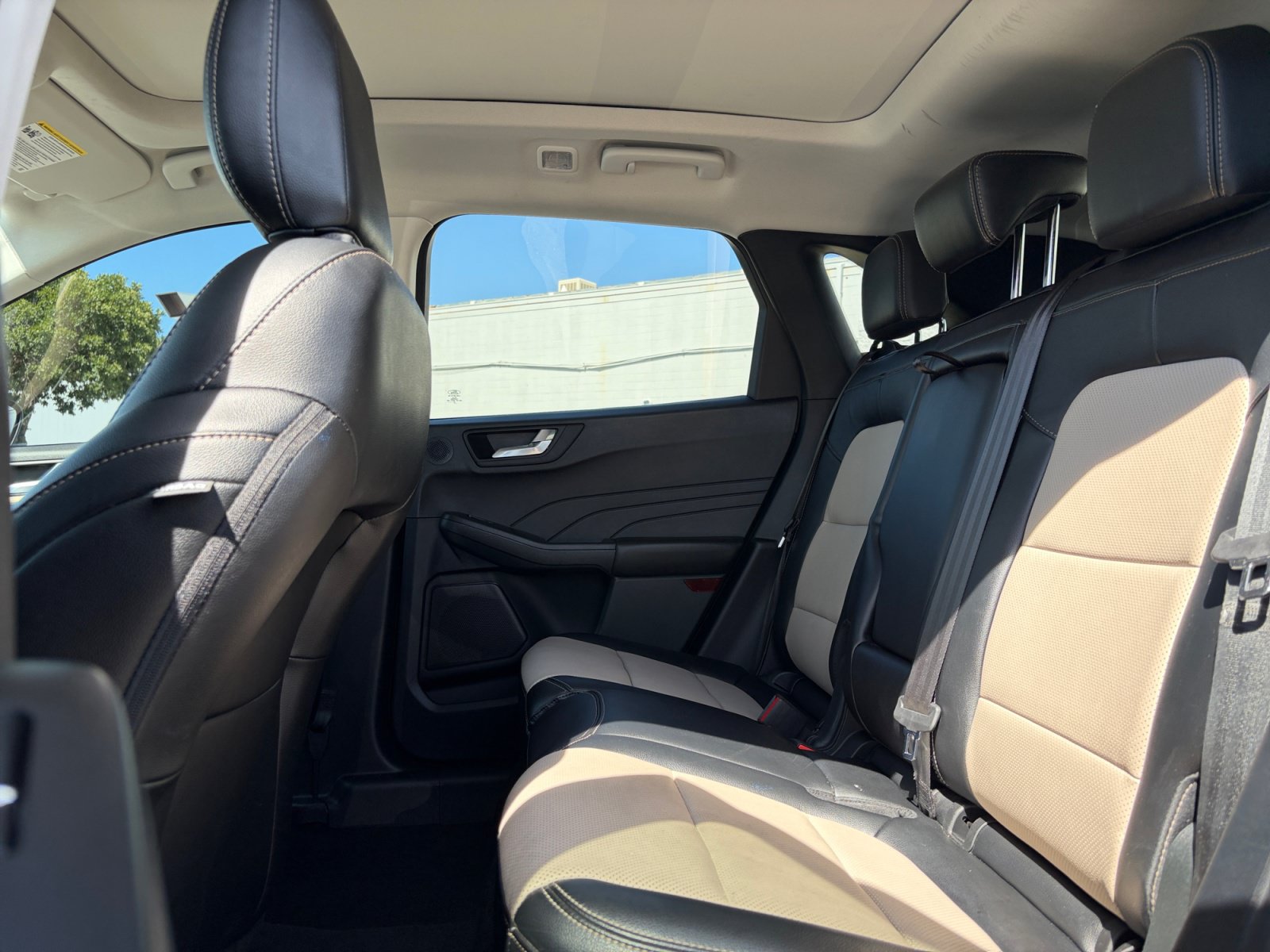 Used 2022 Ford Escape Titanium w/ Titanium Elite Package AWD/4WD image 28