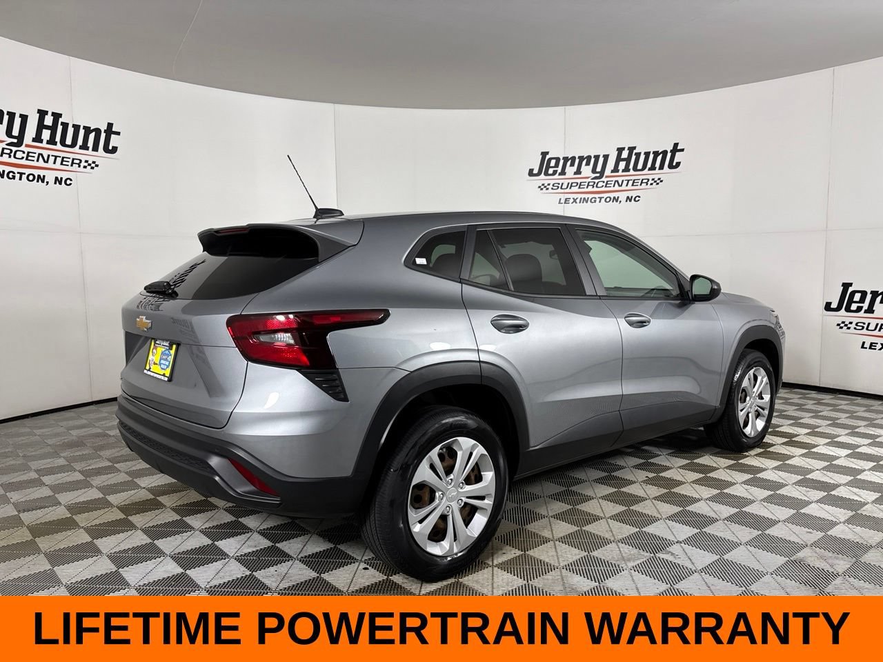 Used 2024 Chevrolet Trax LS w/ Driver Confidence Package FWD image 6