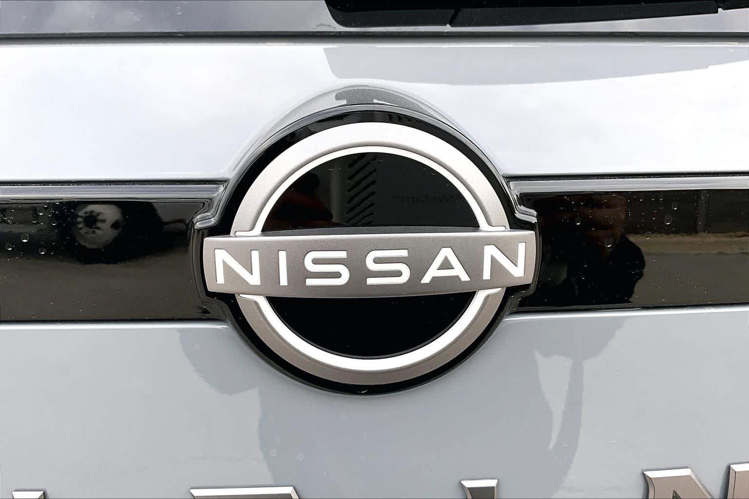 New 2026 Nissan Pathfinder Platinum w/ Cargo Package FWD image 8
