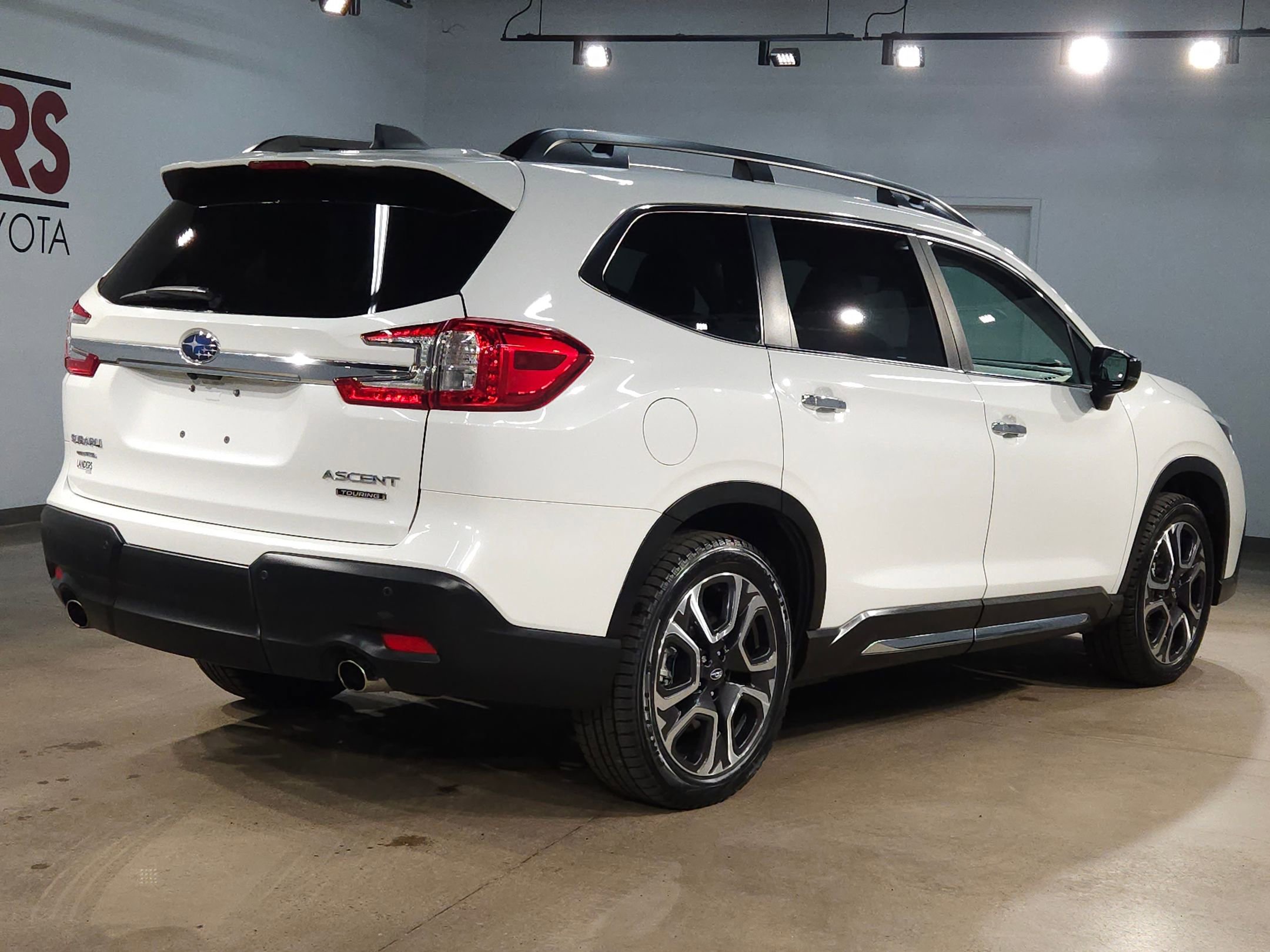 Used 2024 Subaru Ascent Touring image 7