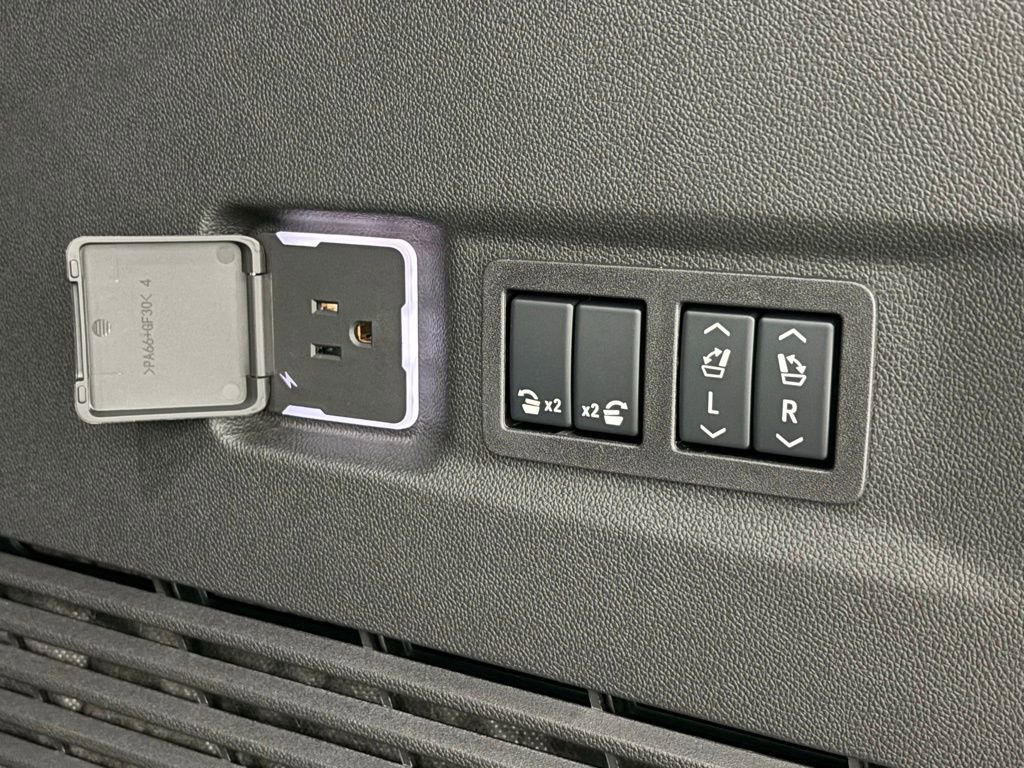 New 2026 GMC Yukon XL Elevation w/ LPO, Elevation Black Package image 11