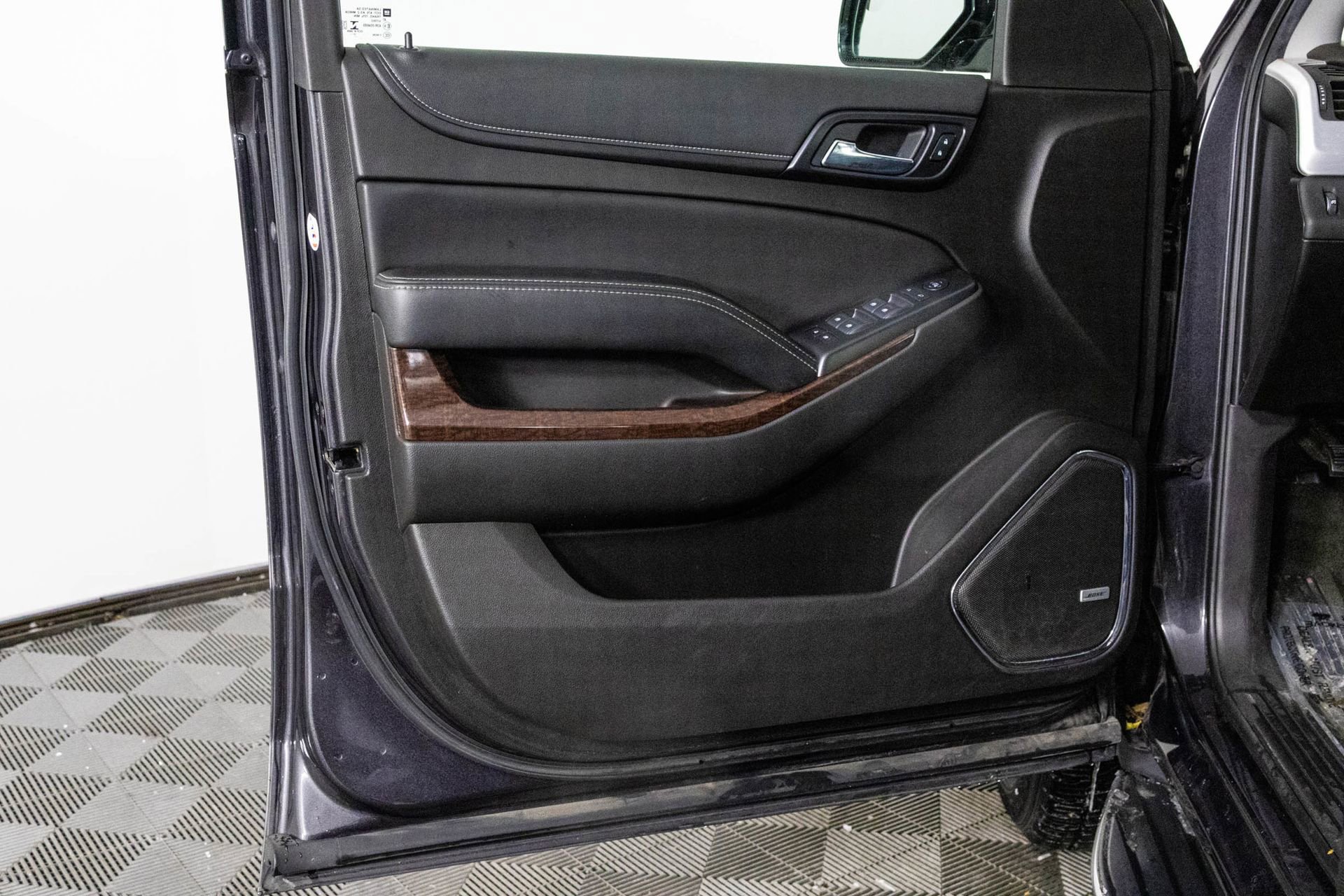 Used 2018 GMC Yukon SLE w/ SLE Value Package image 32