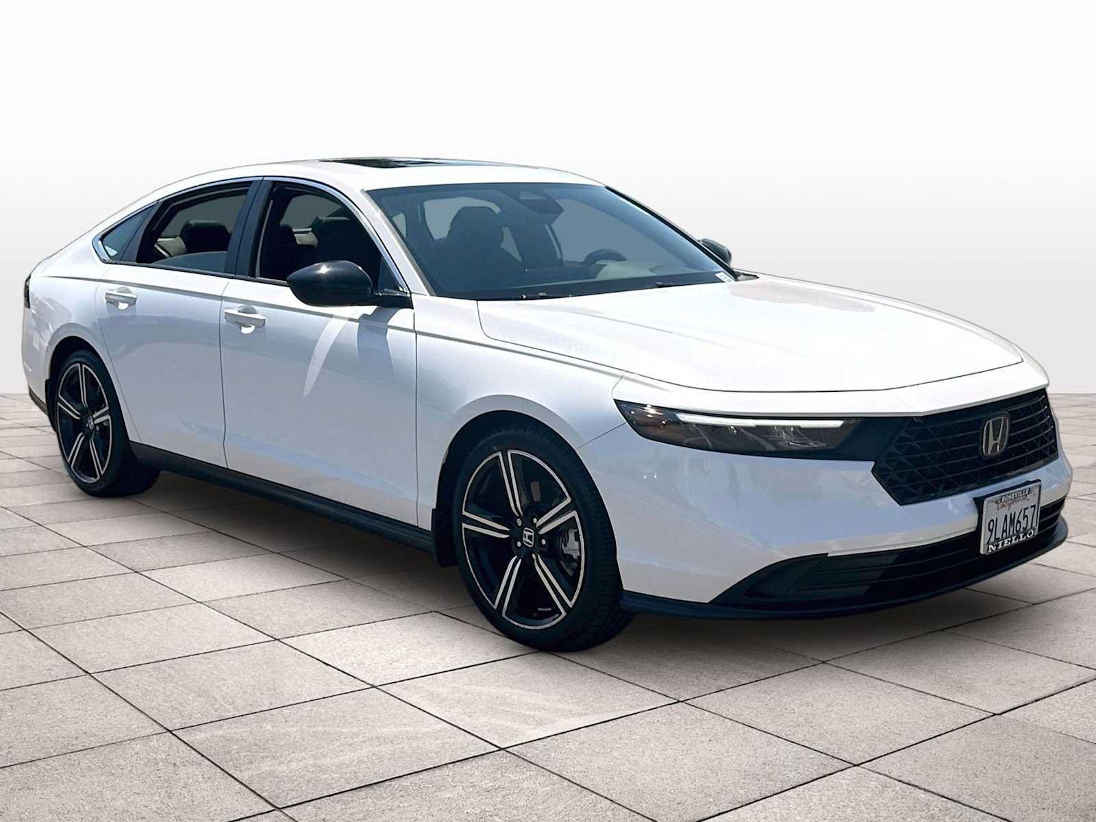 Used 2024 Honda Accord Sport image 2