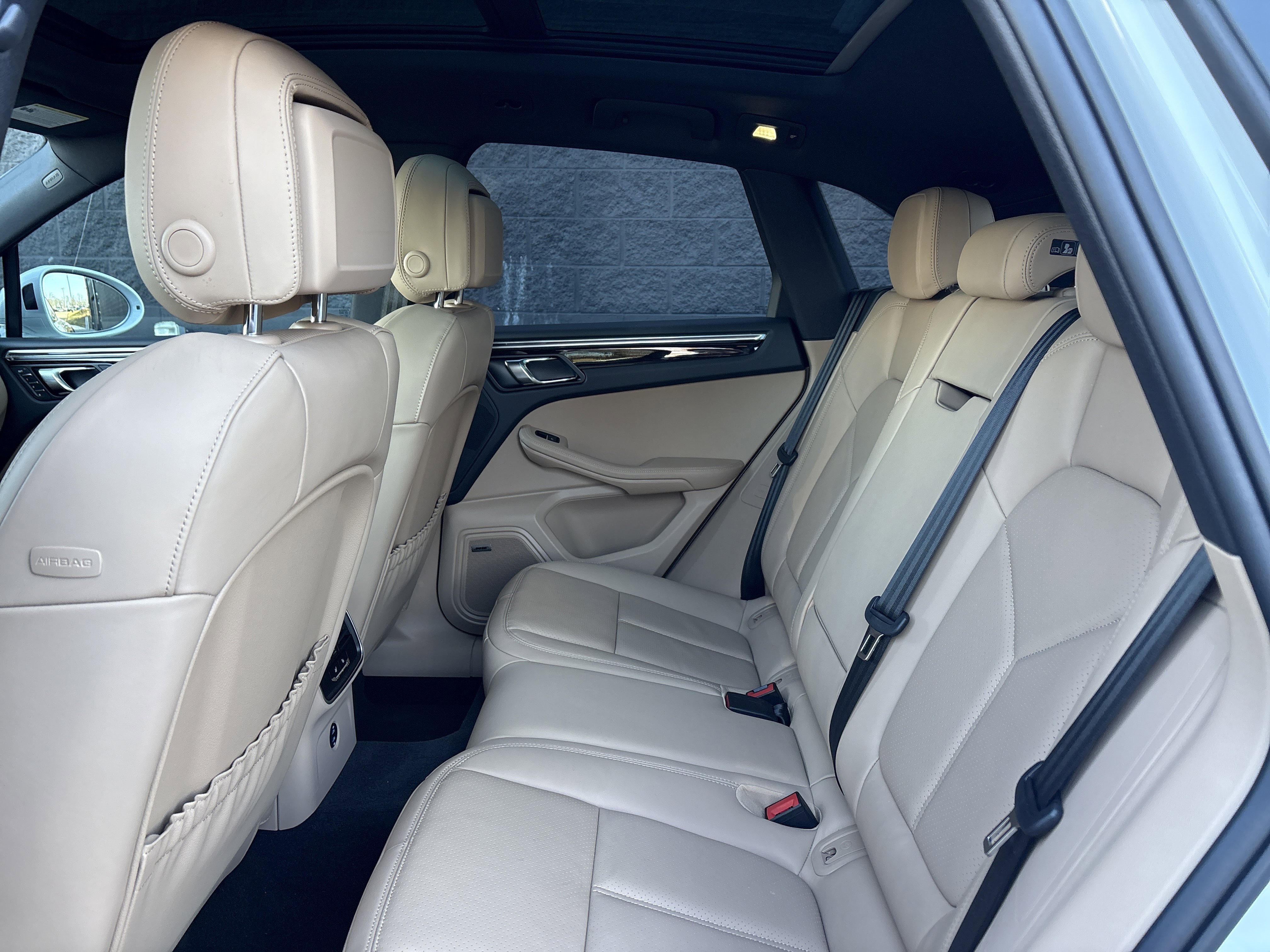 Certified 2025 Porsche Macan image 26