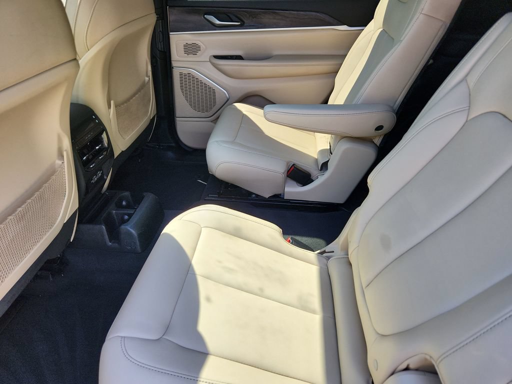 Used 2024 Jeep Grand Cherokee L Limited AWD/4WD image 5