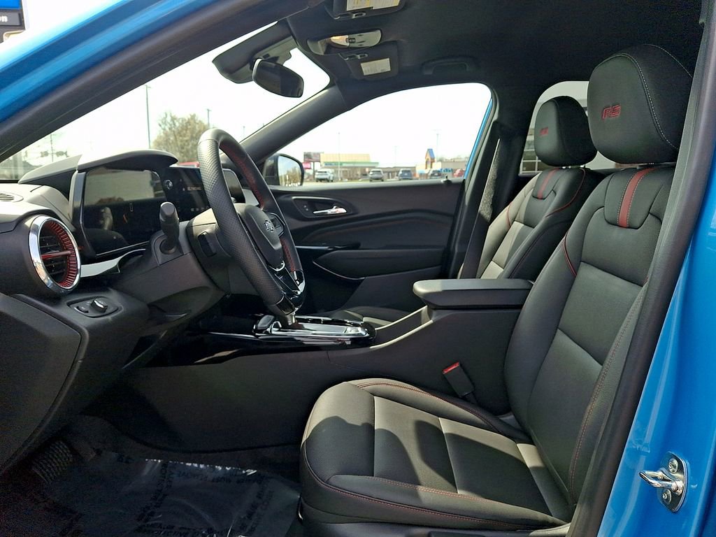 Used 2025 Chevrolet Trax RS w/ Driver Confidence Package image 13