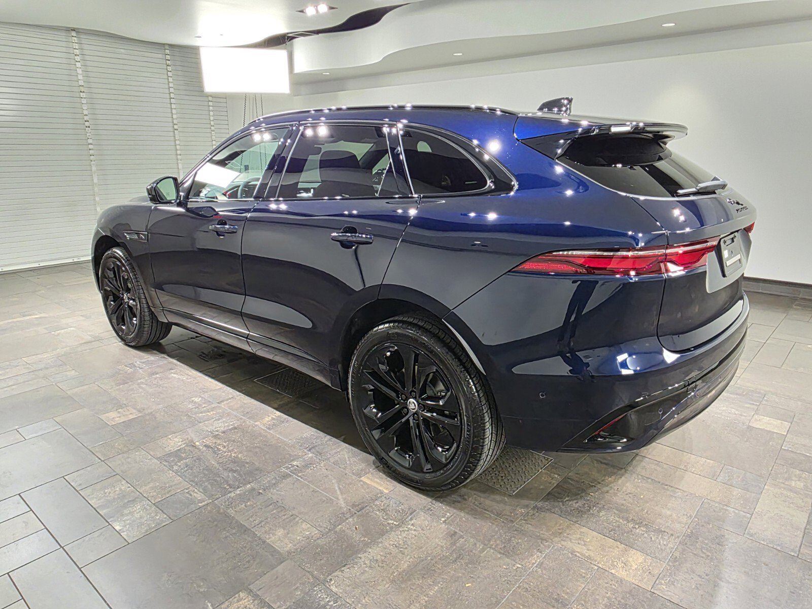 New 2026 Jaguar F-PACE R-Dynamic S image 4