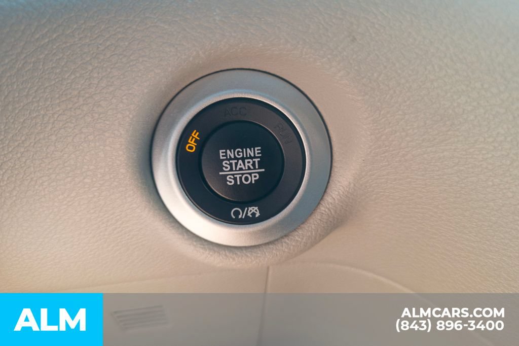 Used 2024 Chrysler Pacifica Touring-L FWD image 17