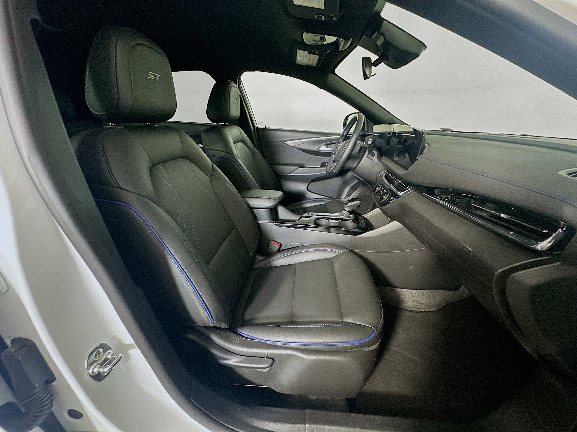 Used 2025 Buick Envista Sport Touring image 30