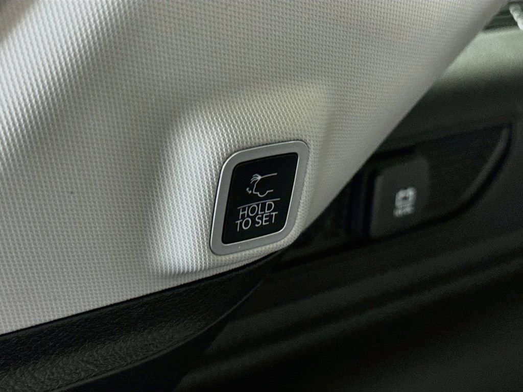 Used 2023 Jeep Grand Cherokee 4WD 4xe image 30