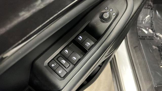 Used 2023 Jeep Grand Cherokee L Laredo AWD/4WD image 19