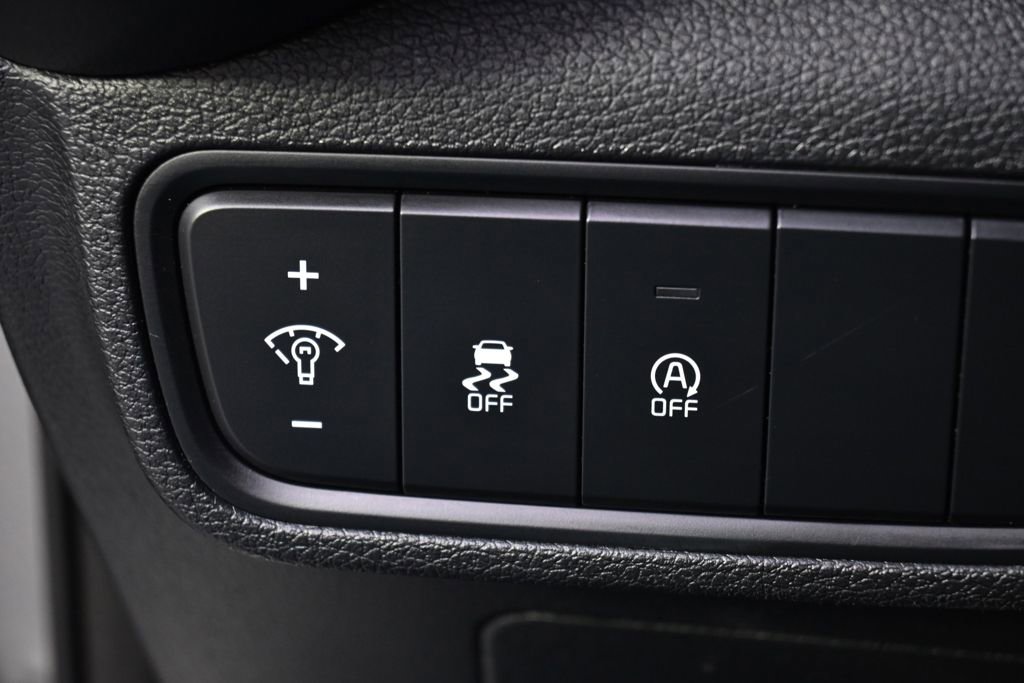 Used 2025 Kia Soul LX w/ LX Technology Package FWD image 23