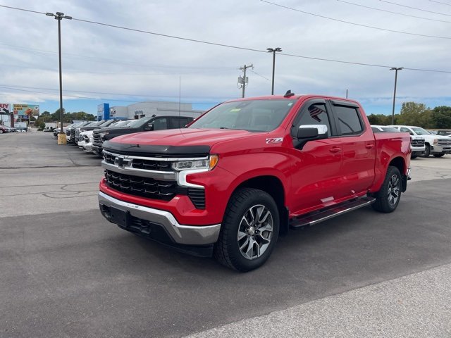 Used 2024 Chevrolet Silverado 1500 LT image 2